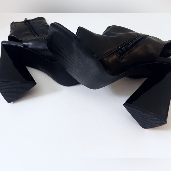 Steve Madden Black Heeled Boots with Chunky Block Heel - Picture 10 of 10